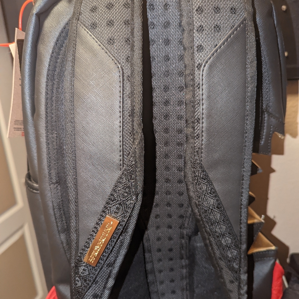LIMITED EDITION SPRAYGROUND A.i.3 SHARK BITE BLACK GOLD MONEY BACKPACK (DLXV) - Picture 5 of 7